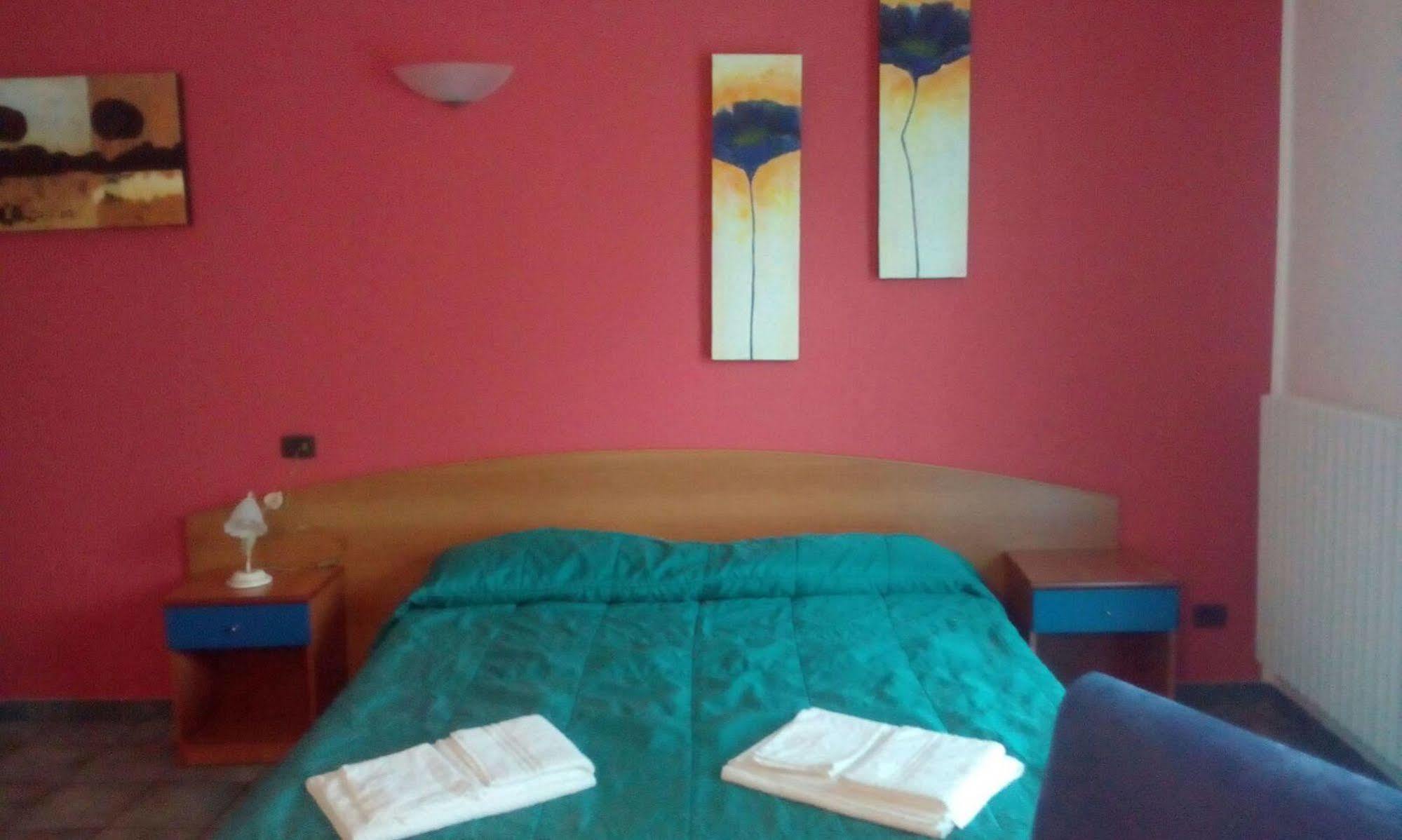 I Giardini Di Atena Aparthotel Merine Bagian luar foto