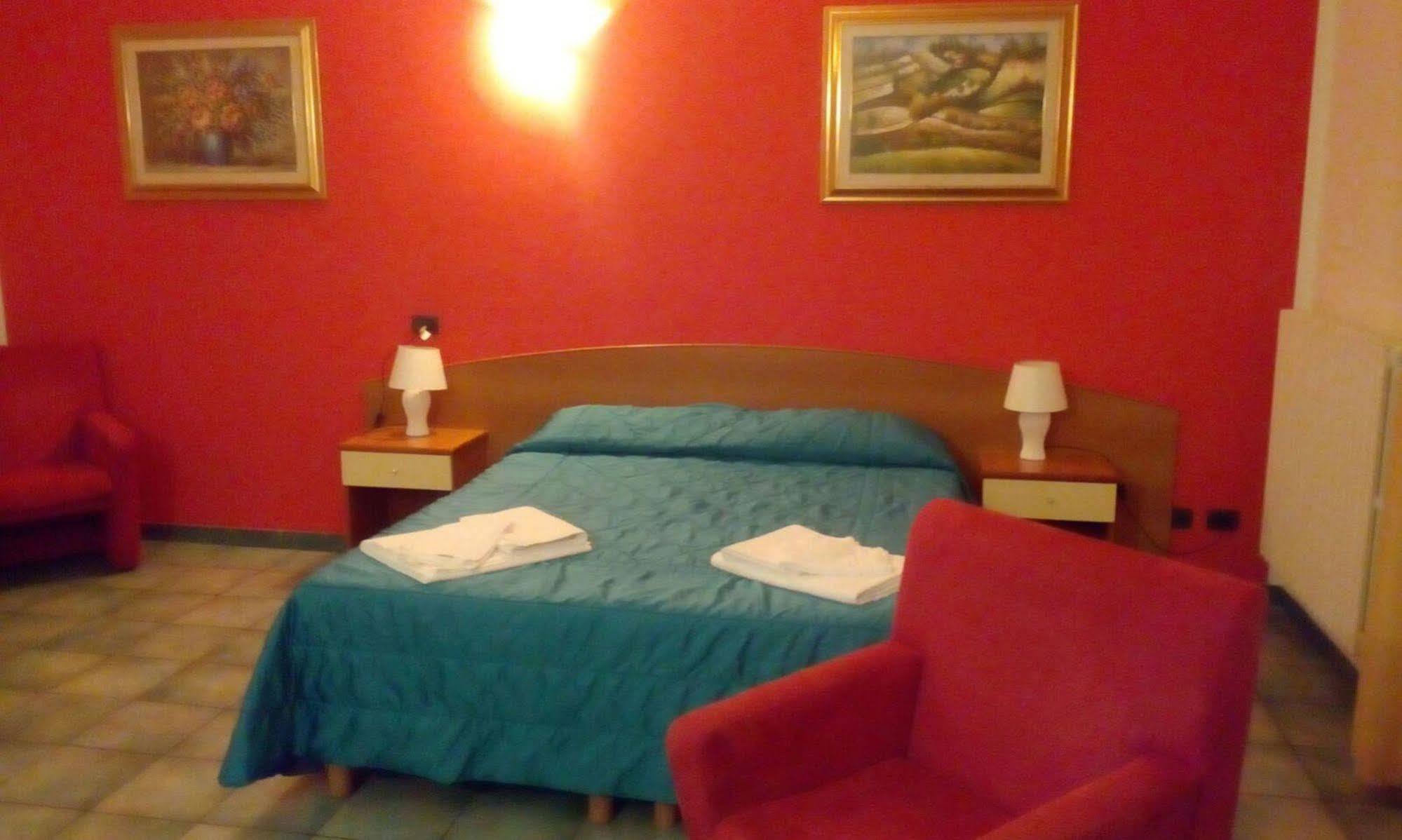 I Giardini Di Atena Aparthotel Merine Bagian luar foto